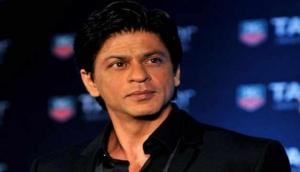 This is what SRK replied to his 'Gareeb' fan