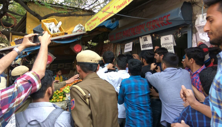 Journalists assaulted during clashes at DU's Ramjas College