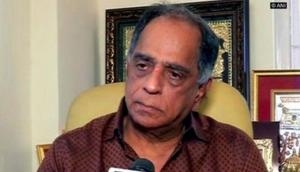 Cornered by reporter, Pahlaj Nihalani goes into 'silent mode'...literally!