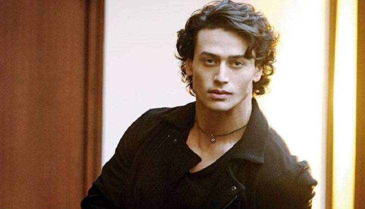 Tiger Shroff maintains distance from Nidhi Aggarwal