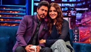 Shah Rukh even can romance a microphone, says Anushka