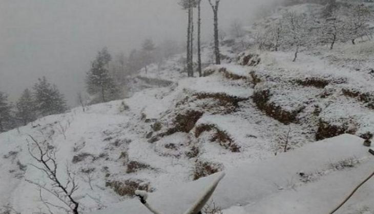 J&K: Traffic suspended at NH-44 due to heavy snowfall 