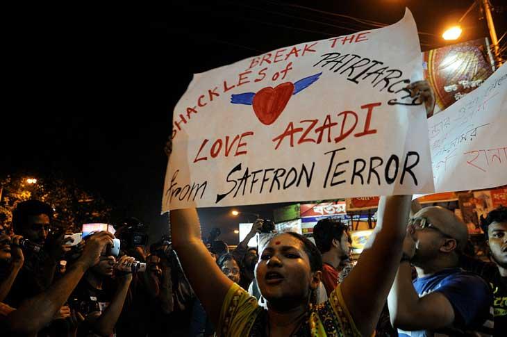 Love in the time of protests: Photo of a couple kissing near Sri