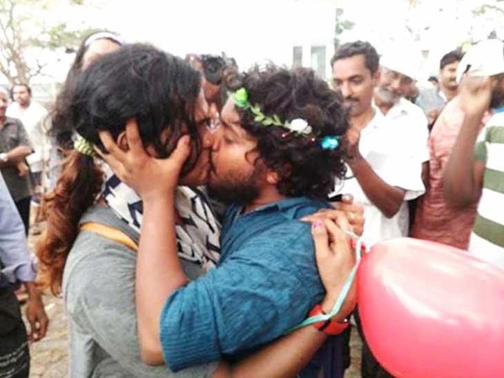 Keralas Kiss Of Love Returns To Protest Senas Moral Policing Catch News