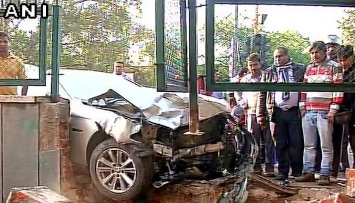 Delhi: Drunk BMW driver rams into car, four injured