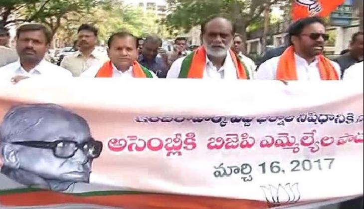BJP protests against TRS Govt. over removal of Dharna Chowk from Indira Park