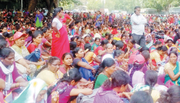 Anganwadi workers on massive stir in Bengaluru, CM fails to defuse situation