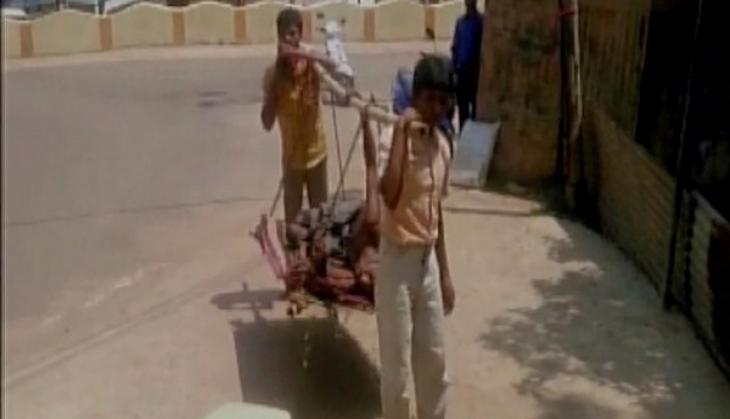  After Odisha, Chhattisgarh shamed! Relatives walk 14 km to carry injured to hospital