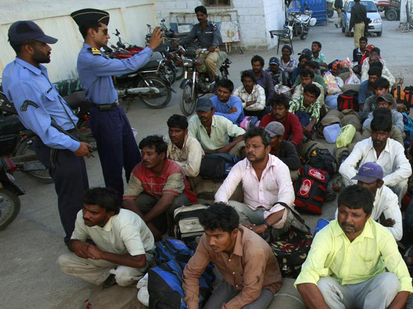 Pakistan detains 73 Indian fishermen