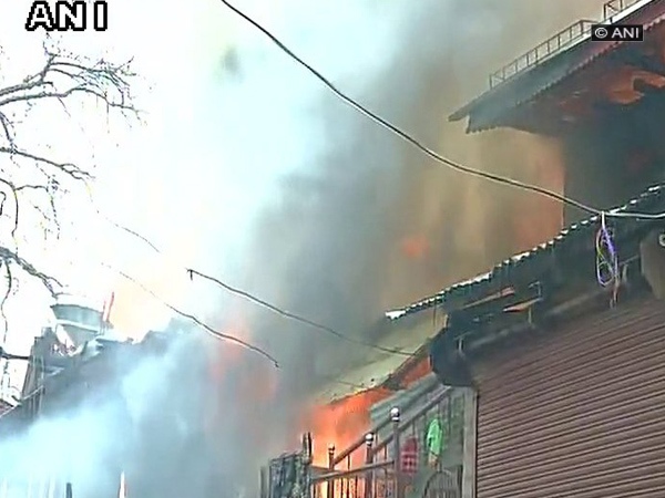 Jammu & Kashmir: Massive fire breaks out in Chinar Bagh area, under control now