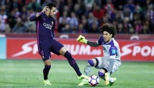 La Liga: Barcelona thrashes Granada 4-1