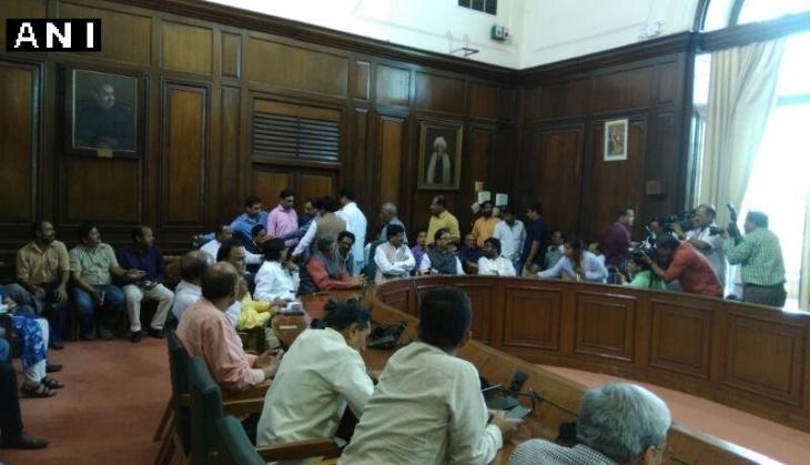 Ravindra Gaikwad Shivsena meeting.jpg