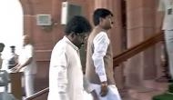 Ravindra Gaikwad arrives in parliament, Shiv Sena backs him