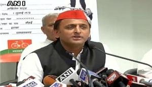 Akhilesh trains guns at Yogi Adityanath, scoffs at state govt.'s initiatives