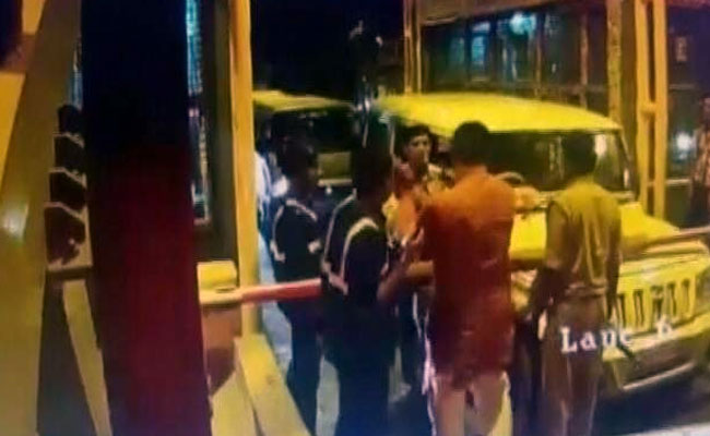 UP: BJP lawmaker slaps toll booth staff