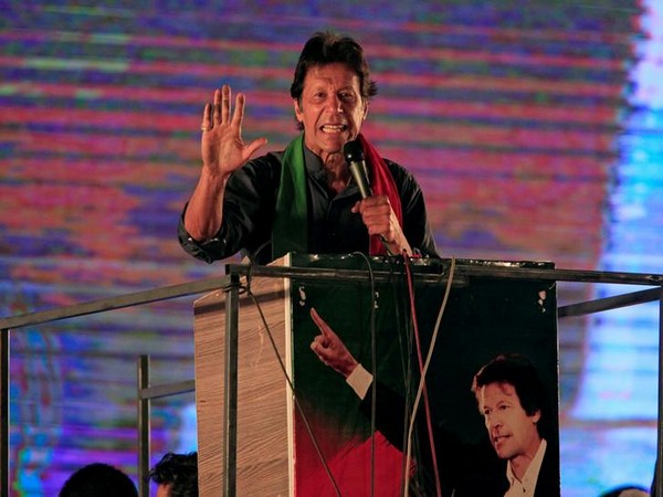 Panamagate: Imran Khan to 'expose' man who made him bribery offers
