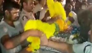 Visakhapatnam: Wreath laying ceremony held for Kupwara braveheart Naik Venkataramana
