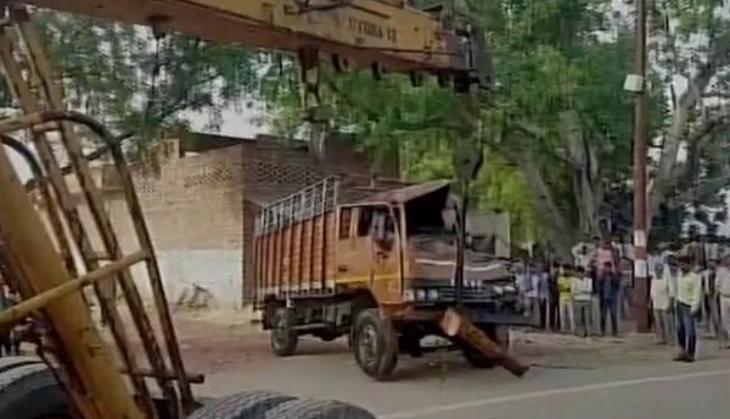 UP: 14 killed after 'sleepy' driver loses control of mini bus