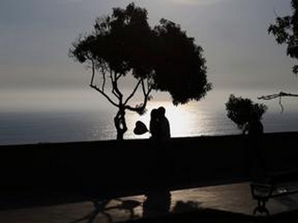 'Living apart together', the new relationship trend in town