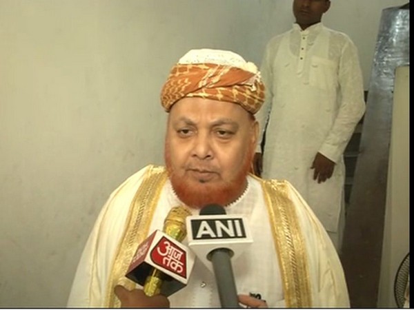 Imam Barkati finally removes red beacon from his car