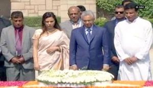 Mauritius PM given ceremonial welcome, visits Rajghat