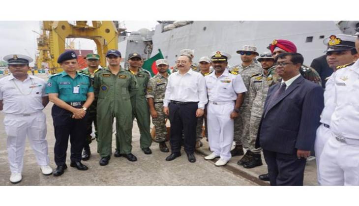 India hands over 33 rescued Bangladeshi fishermen