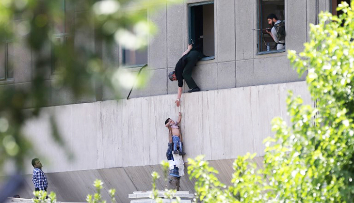 At least 12 killed in Daesh attacks in Tehran. Iranians blame Saudis