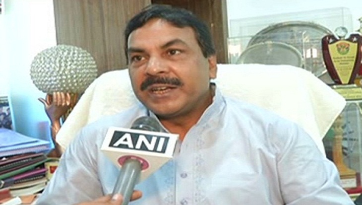 Congress slams Fadnavis over farmers protest