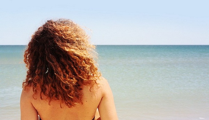 Take care of frizzy hair in simple steps