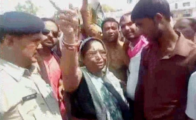 Watch: Congress MLA Shakuntala Khatik incites mob to set police station on fire