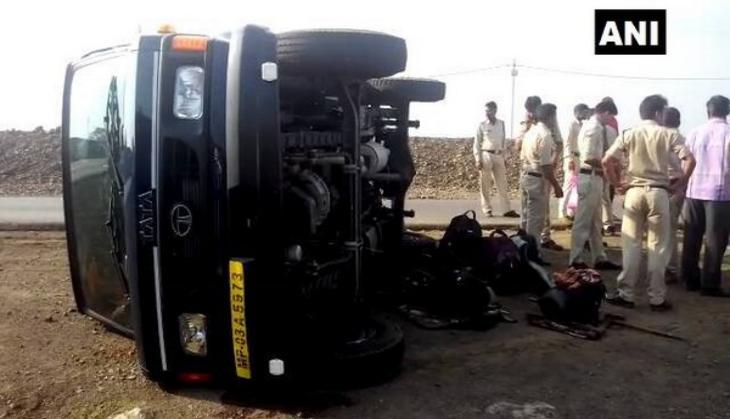 Ten police jawans injured after vehicle overturns in MP's Shajapur