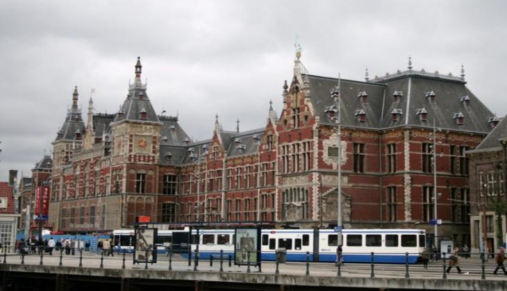 Amsterdam: Five injured after car plough into pedestrians outside Centraal train station