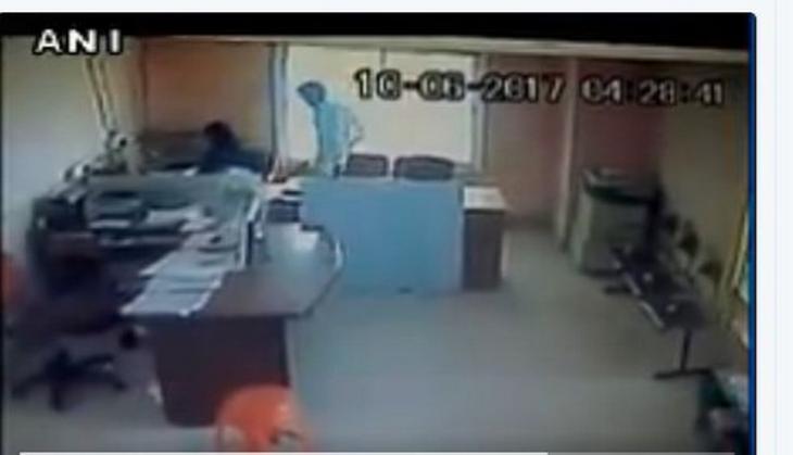 Karnataka: CCTV camera captures Govt. contractual employee assaulting woman colleague