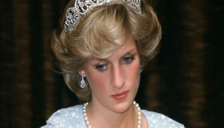 Princess Diana's shoes sell for 1,800 pounds at UK auction