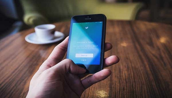 Vicious cycle of 'phone snubbing'