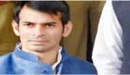 Bihar: Armed man clutches RJD leader Tej Pratap's hand