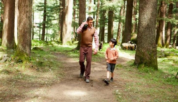 Salman Khan bonds with 'Tubelight's child actor in new photo