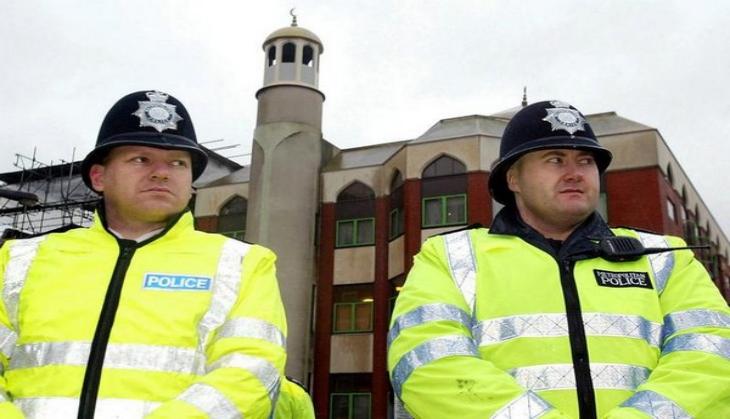 London: Van attack at Finsbury Park targetted Muslim worshippers, say reports
