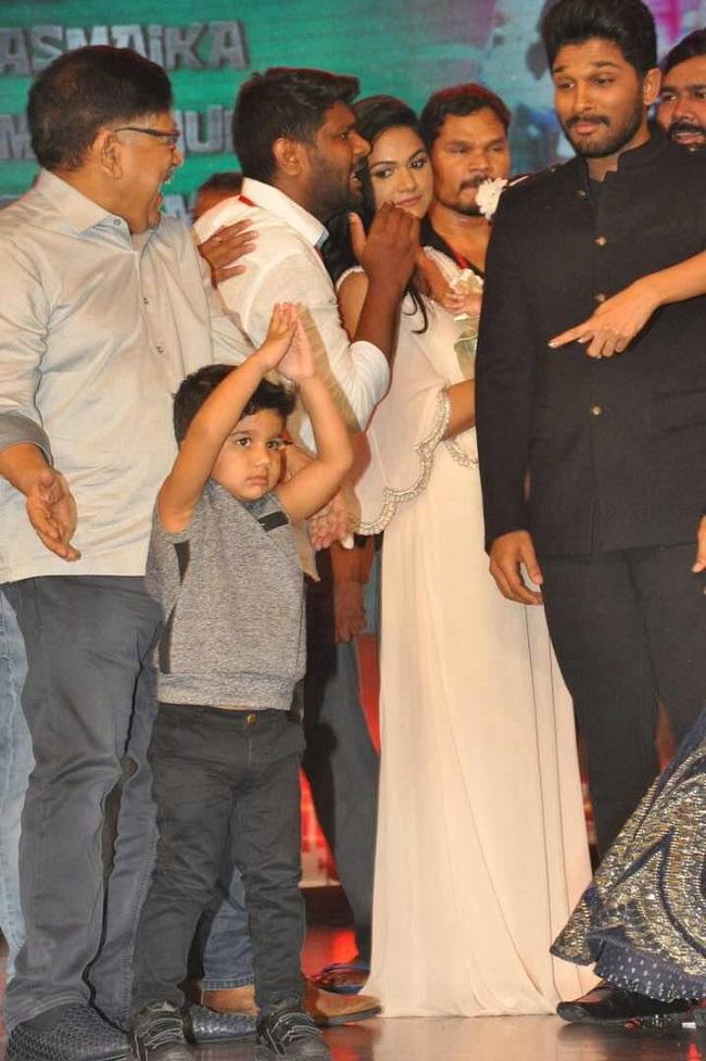 Allu Arjuns Son Allu Ayaans Gesture Leaves The Actor Stunned At Duvvada Jagannadham Audio 