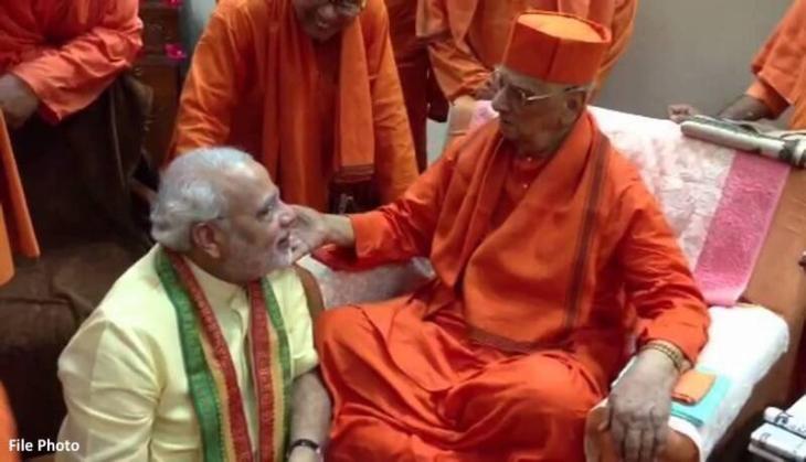 pm modi swami asthandhand
