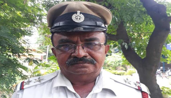 Traffic cop stops President's convoy to let ambulance pass, wins hearts, reward