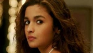 Watch Video: Alia Bhatt’s rap version of Baadshah's Kar Gayi Chull in IIFA 2017