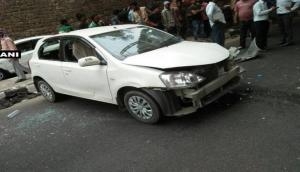 2 people die in Kashmere Gate car accident