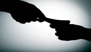 Municipal Commissioner arrested for taking bribe in MP