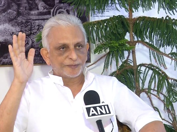 'Dialogue' with Pakistan, separatists is important to resolve Kashmir issue: Spiritual Guru Sri M