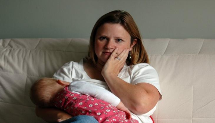 Distracted during breastfeeding? You are not alone