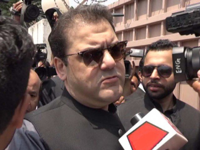 Hussain Nawaz appears before Panamagate probe team