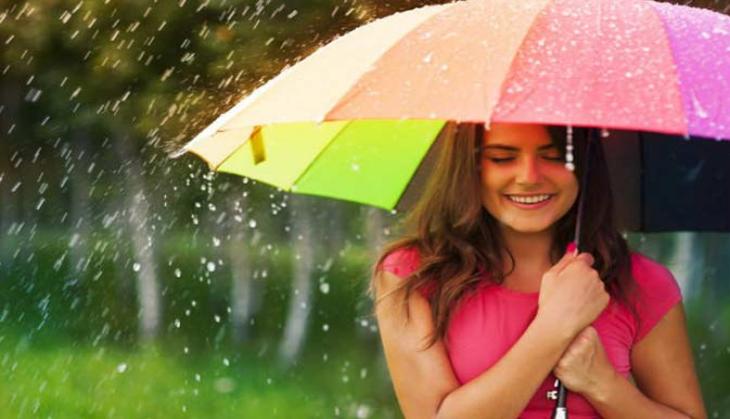 Get rid of skin problems in monsoon effectively