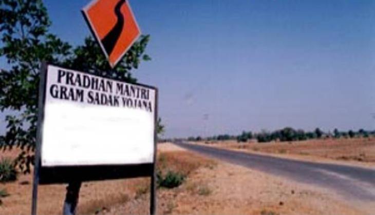 117 kms of road being laid in rural areas daily: Govt 