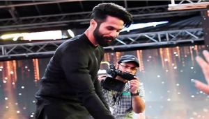 IIFA 2017: Shahid Kapoor's reaction to a kid calling him from the crowd is adorable